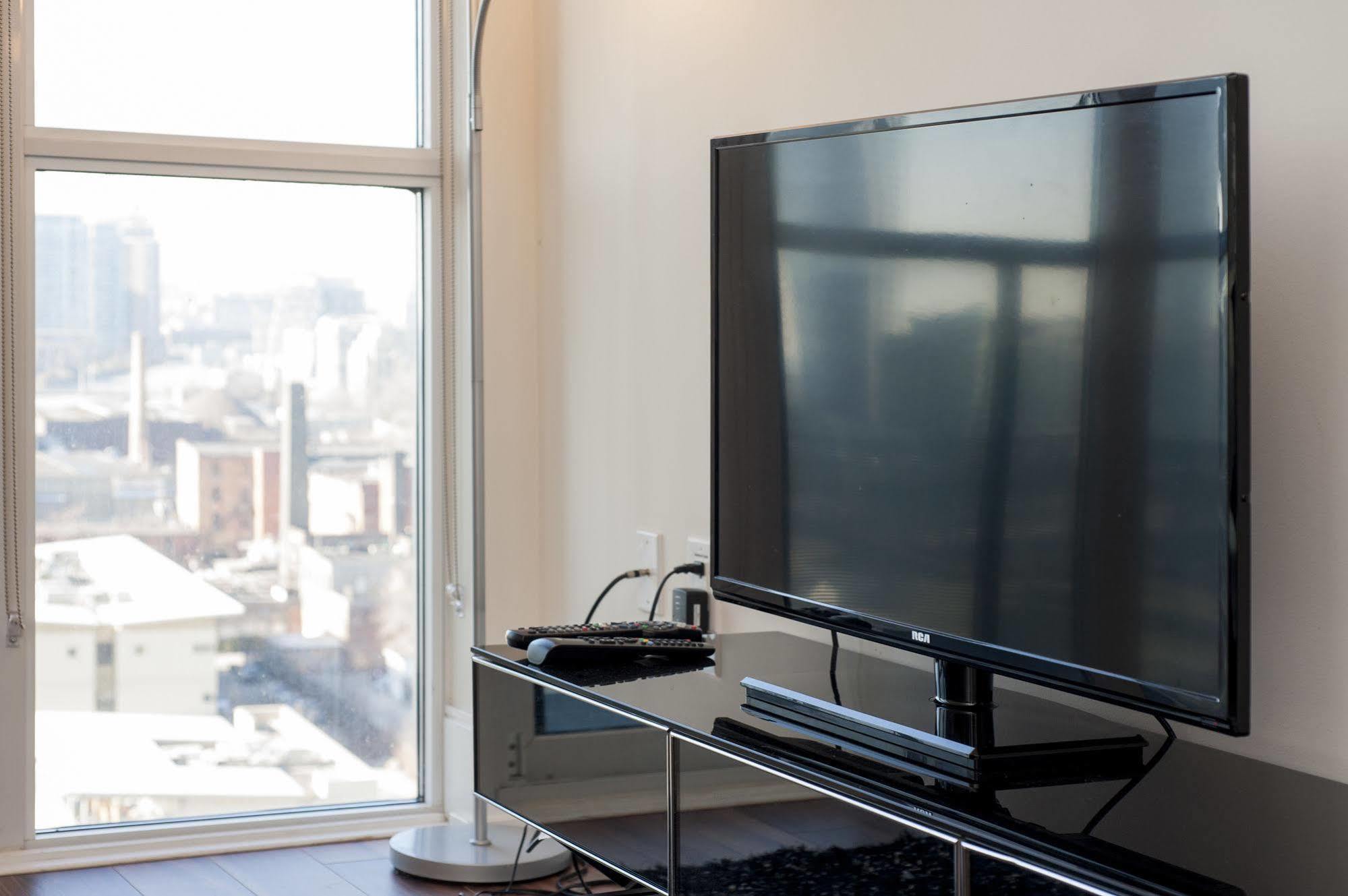 Life Suites Luxury Downtown Condos Toronto Exterior photo