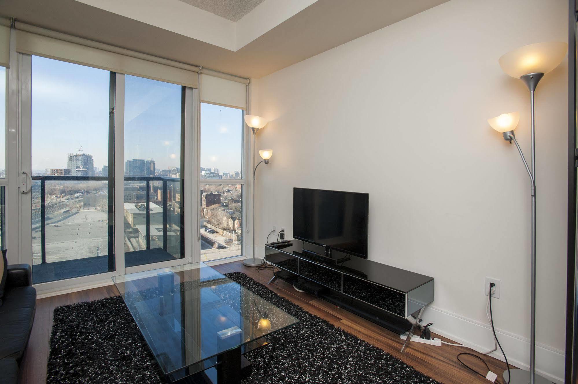 Life Suites Luxury Downtown Condos Toronto Exterior photo