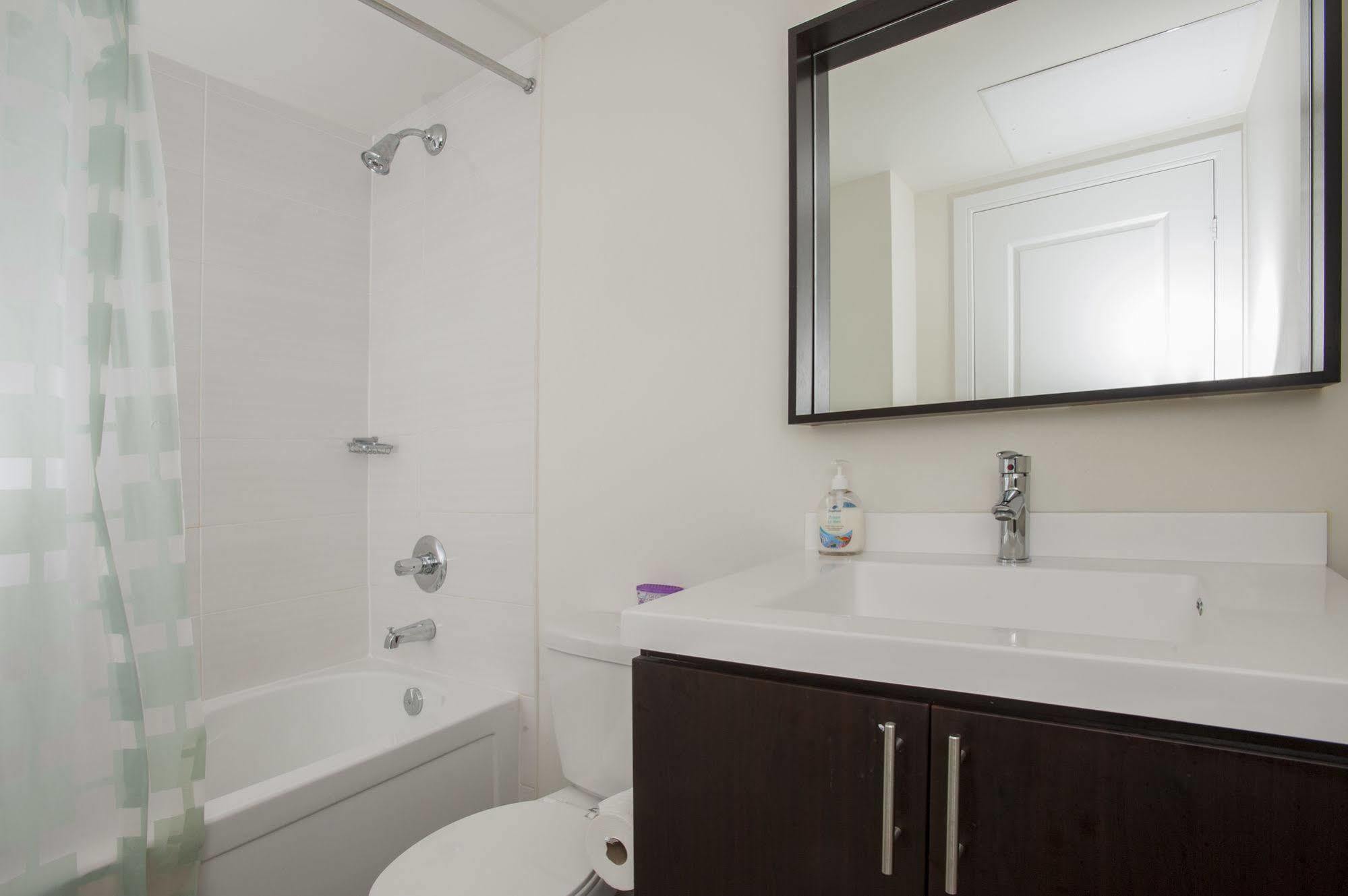 Life Suites Luxury Downtown Condos Toronto Exterior photo