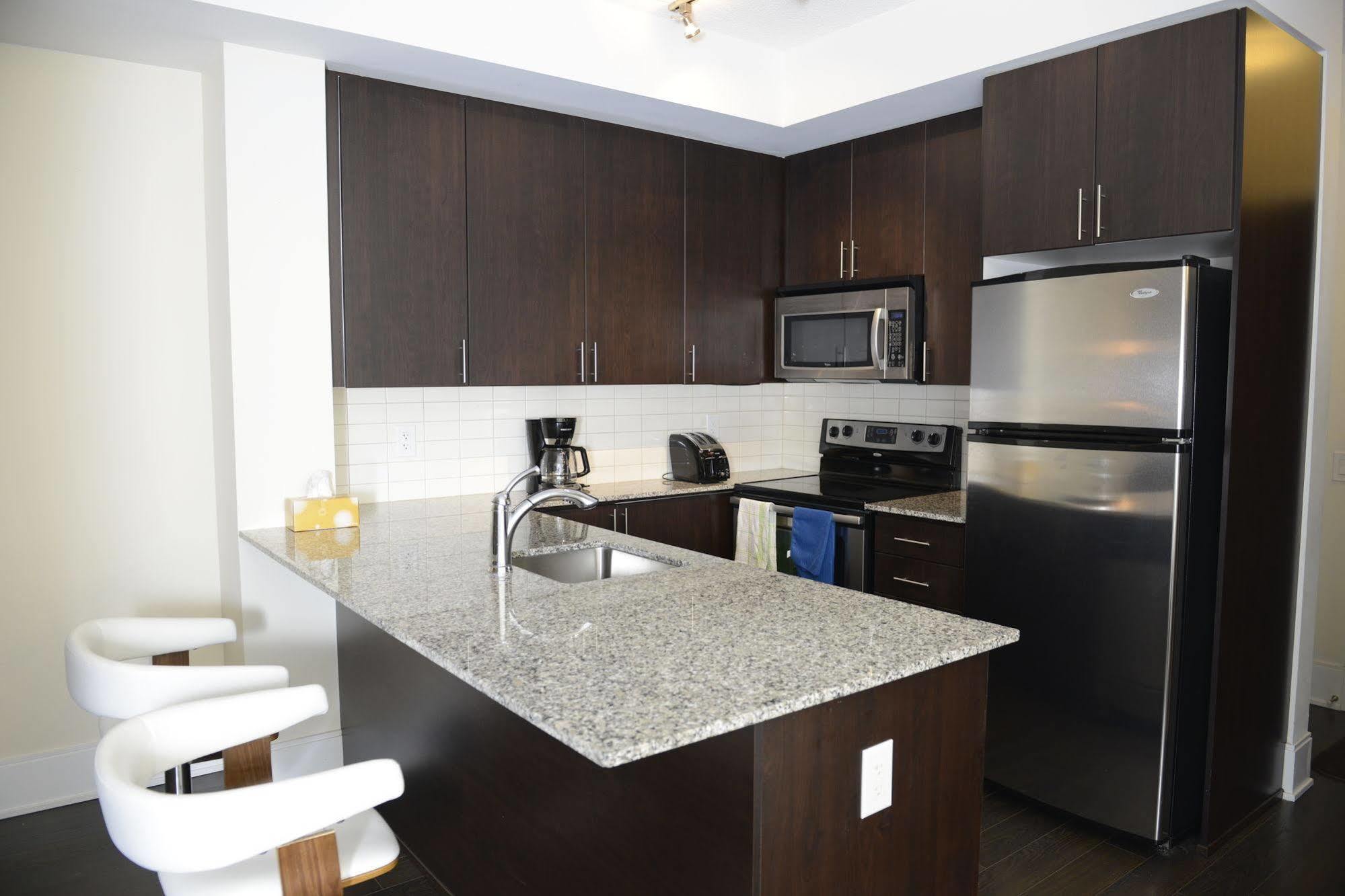 Life Suites Luxury Downtown Condos Toronto Exterior photo