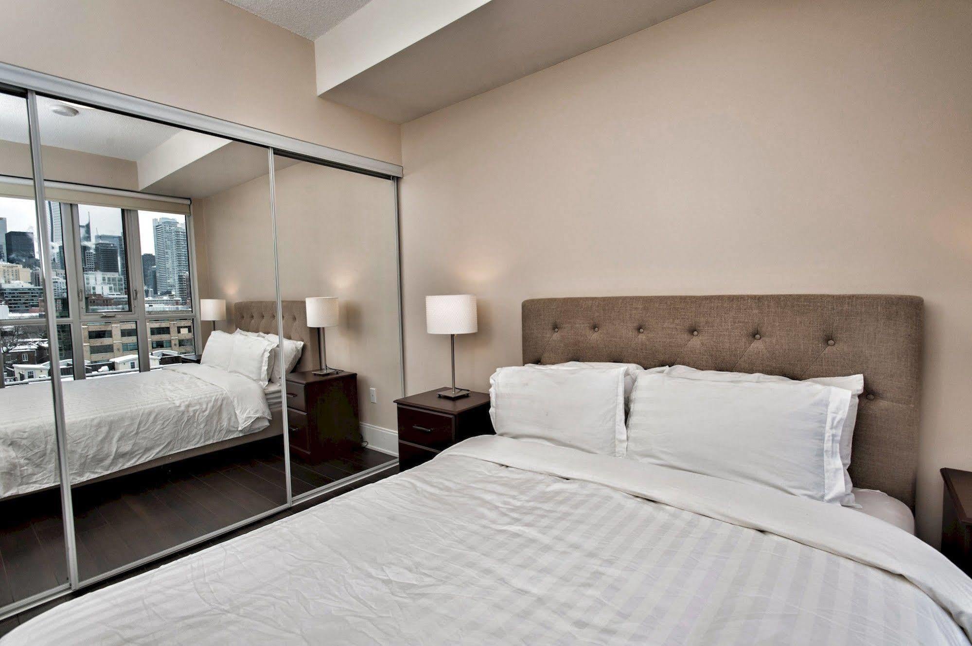 Life Suites Luxury Downtown Condos Toronto Exterior photo