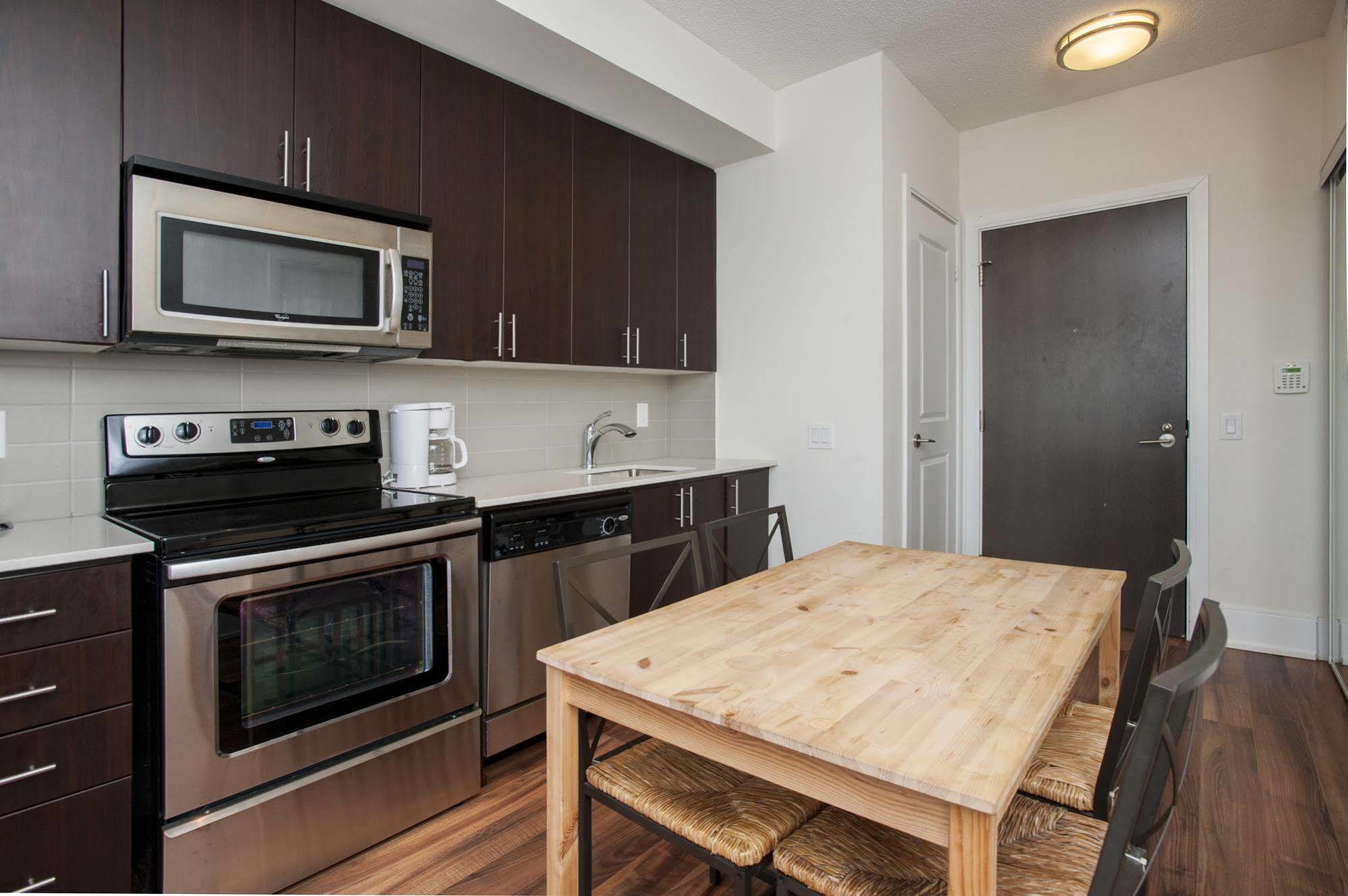 Life Suites Luxury Downtown Condos Toronto Exterior photo