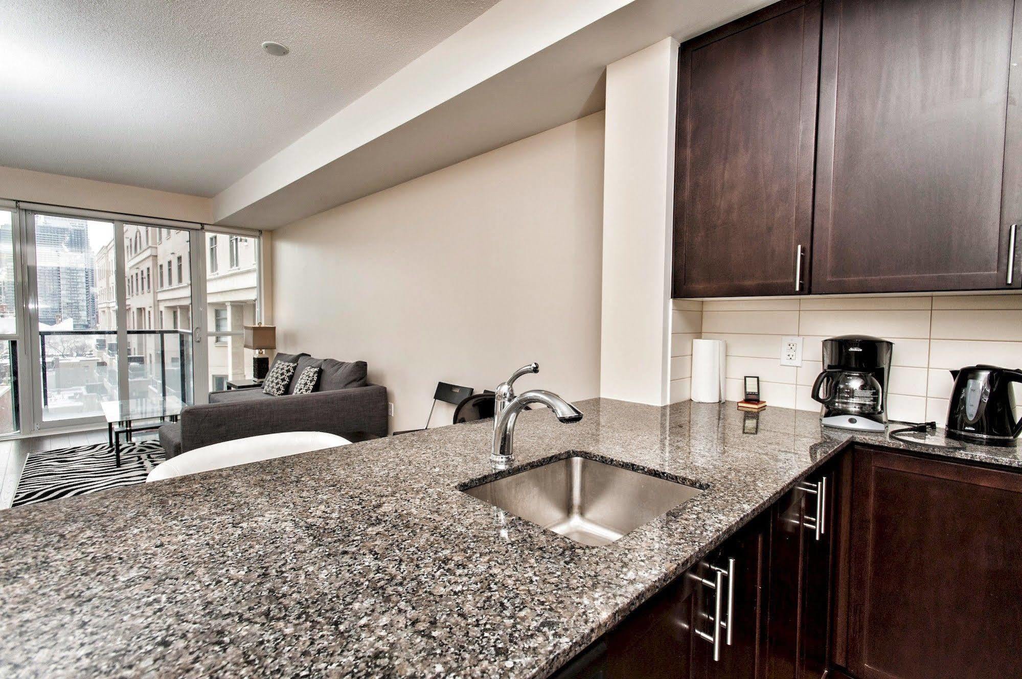 Life Suites Luxury Downtown Condos Toronto Exterior photo