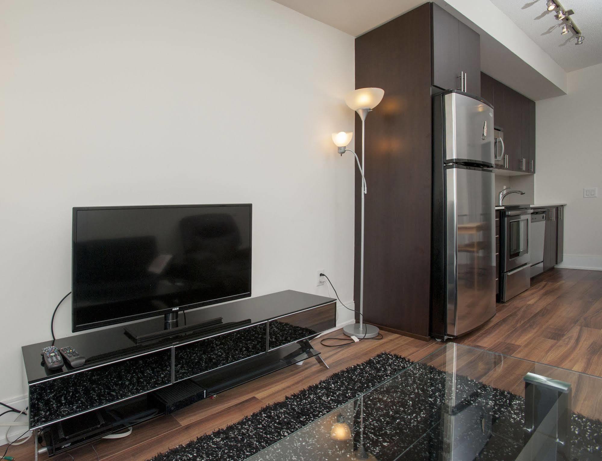 Life Suites Luxury Downtown Condos Toronto Exterior photo