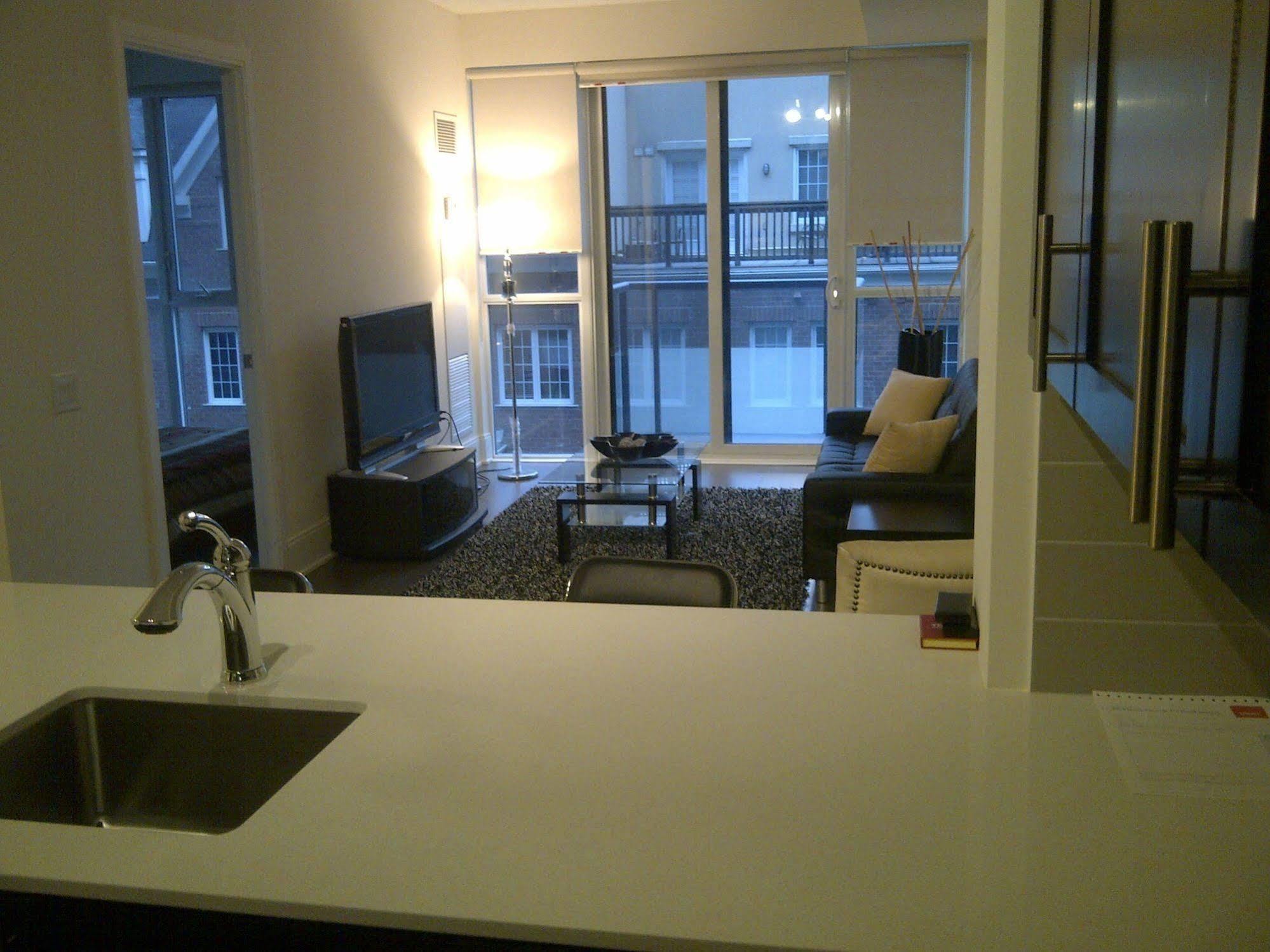 Life Suites Luxury Downtown Condos Toronto Exterior photo