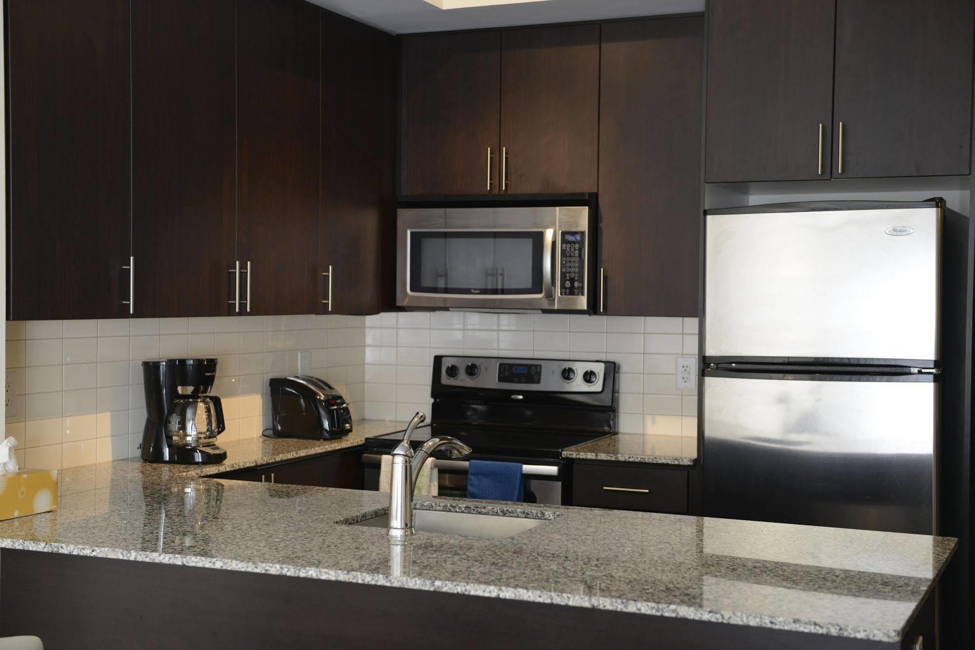 Life Suites Luxury Downtown Condos Toronto Exterior photo
