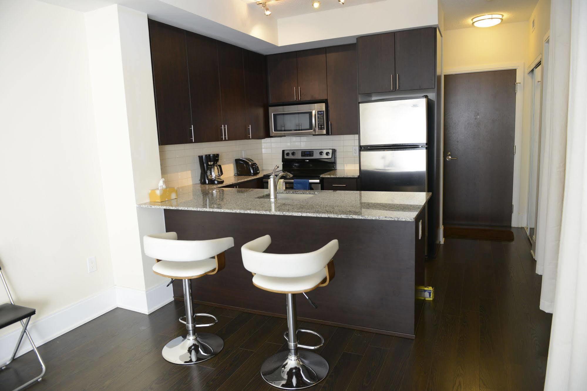 Life Suites Luxury Downtown Condos Toronto Exterior photo