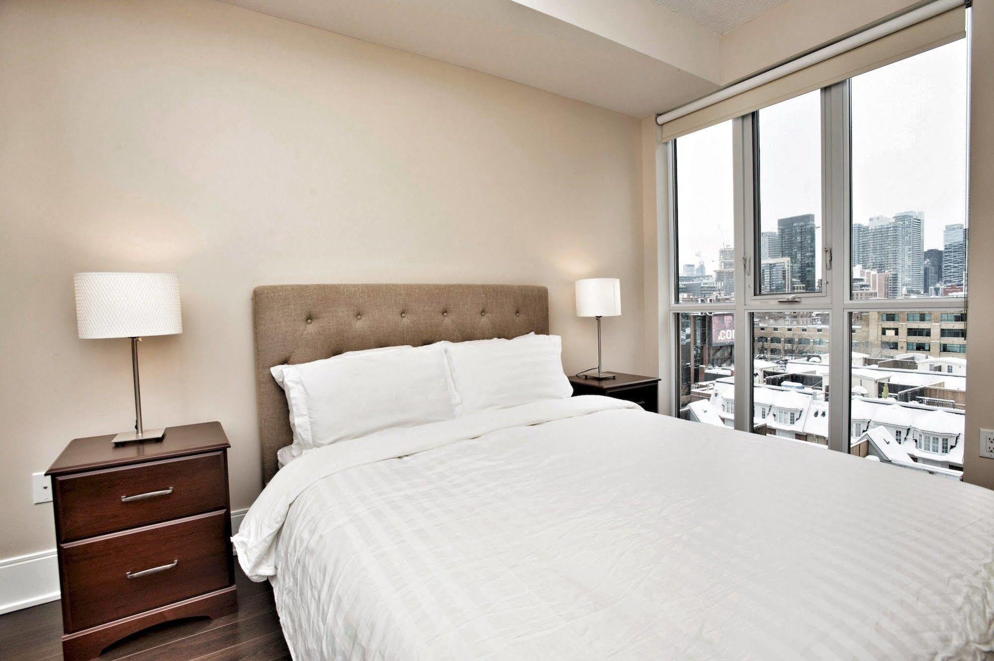 Life Suites Luxury Downtown Condos Toronto Exterior photo