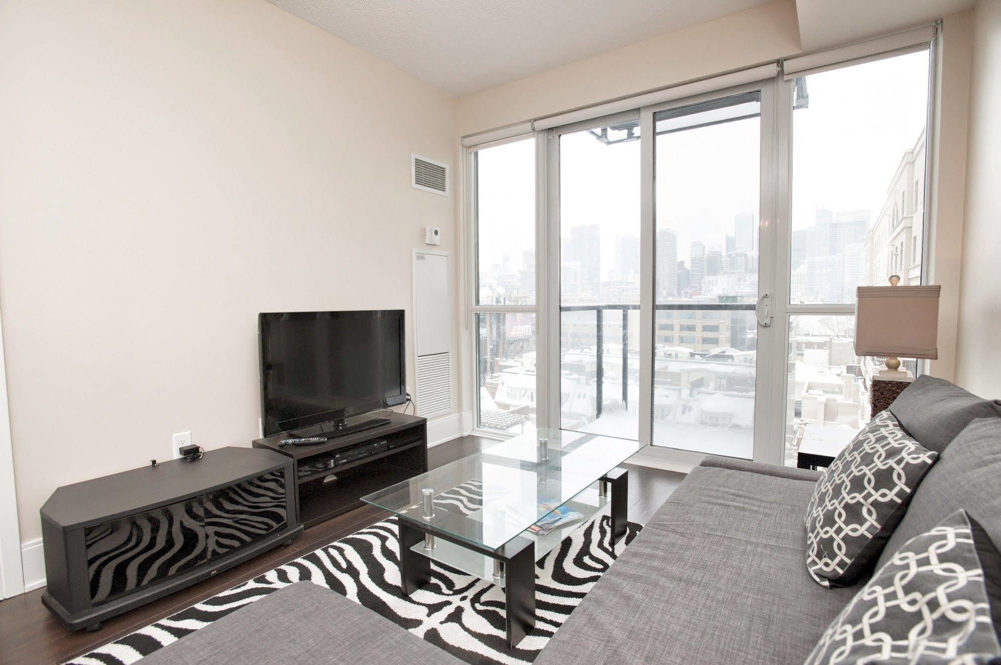 Life Suites Luxury Downtown Condos Toronto Exterior photo