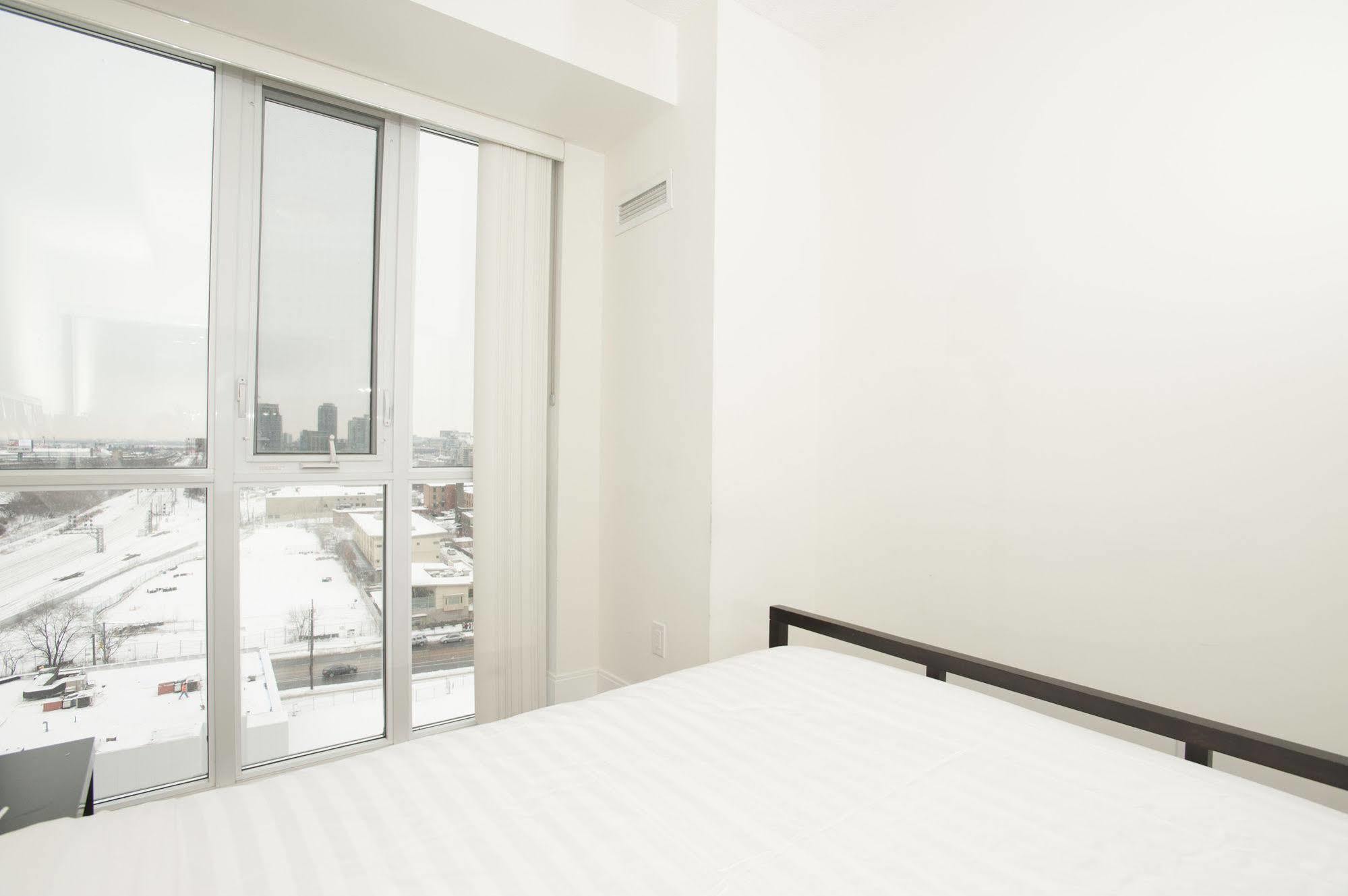 Life Suites Luxury Downtown Condos Toronto Exterior photo